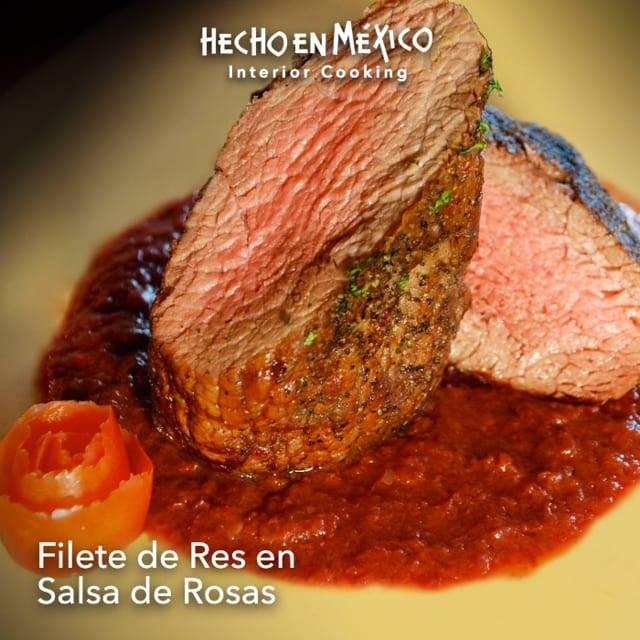 Filete de Res en Salsa de Rosas*.